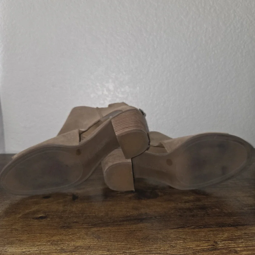 Lucky Brand Keight Booties Women 9M Tan Suede Peep Toe Cutout Block Heel Western